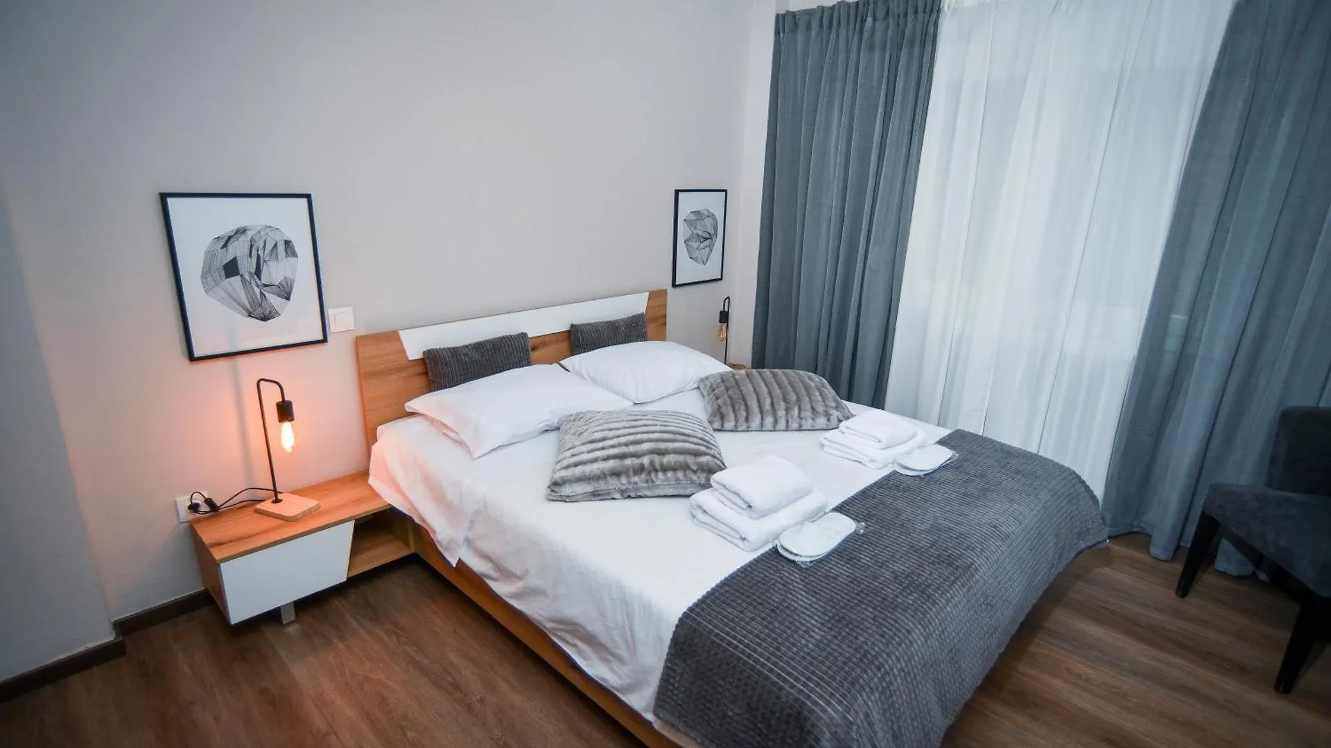 Black And White Suites 1 Szaloniki Apartman